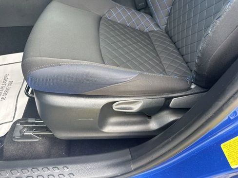 Used 2022 Toyota C-HR XLE FWD image 8