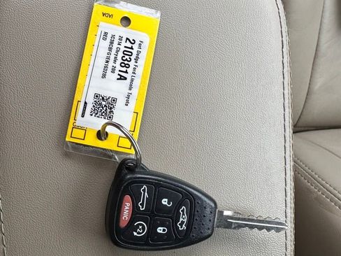 Used 2014 Chrysler 200 Limited FWD image 30