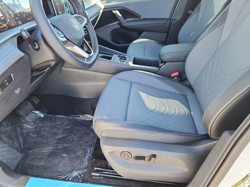 New 2026 Volkswagen Tiguan SE image 7