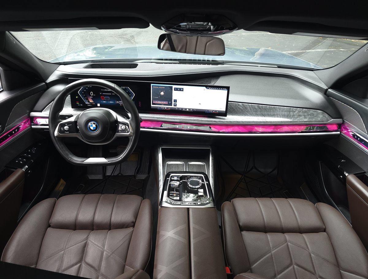 Used 2024 BMW i7 xDrive60 AWD/4WD image 10
