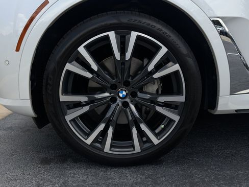 Used 2024 BMW X7 xDrive40i w/ Premium Package AWD/4WD image 18