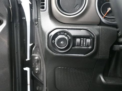 Used 2018 Jeep Wrangler Unlimited Sport S image 19