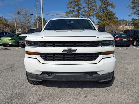 Used 2018 Chevrolet Silverado 1500 Custom w/ Custom Value Package image 10