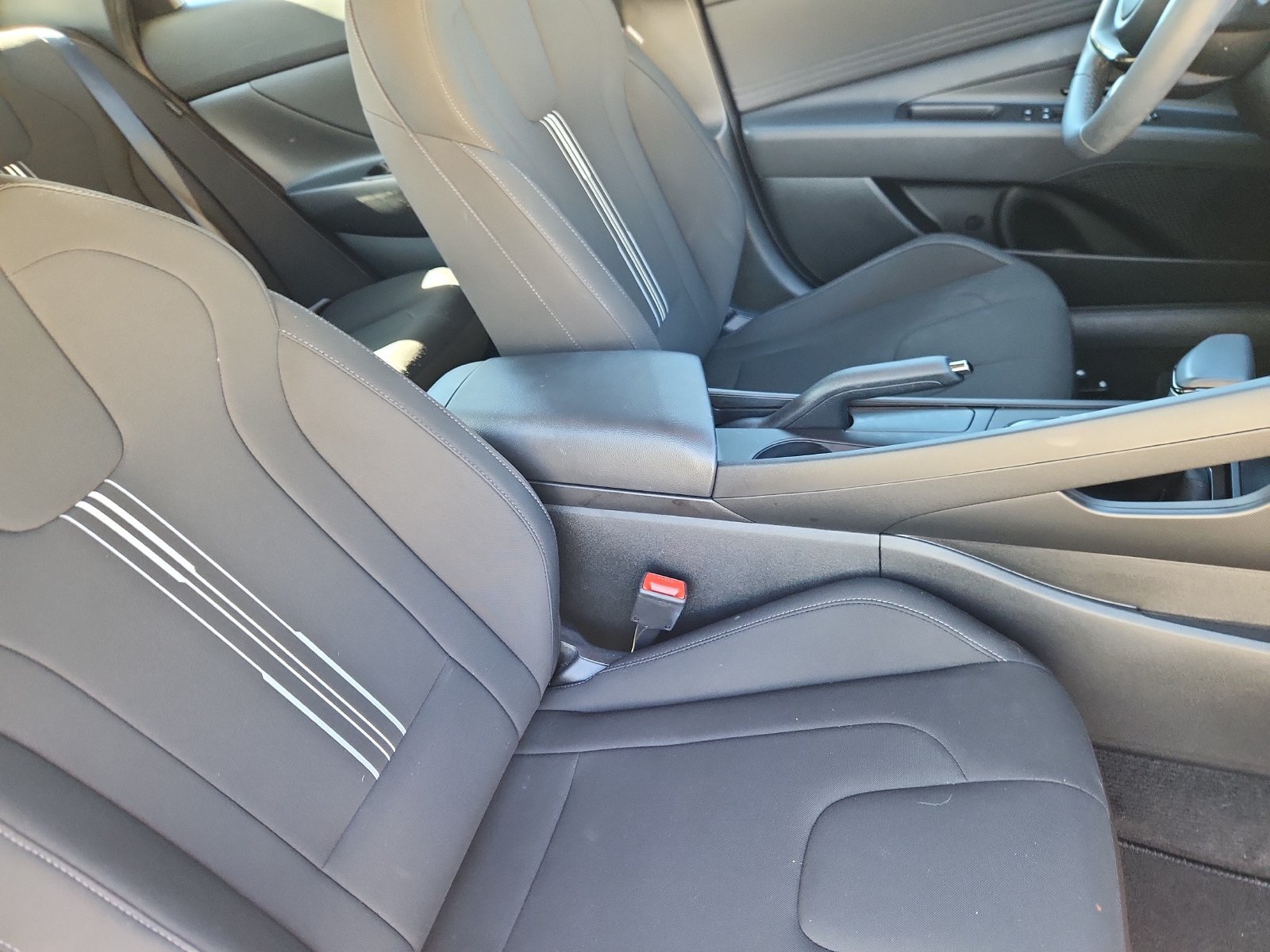 Used 2025 Hyundai Elantra Sport FWD image 14