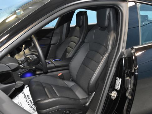 Used 2024 Porsche Taycan image 5