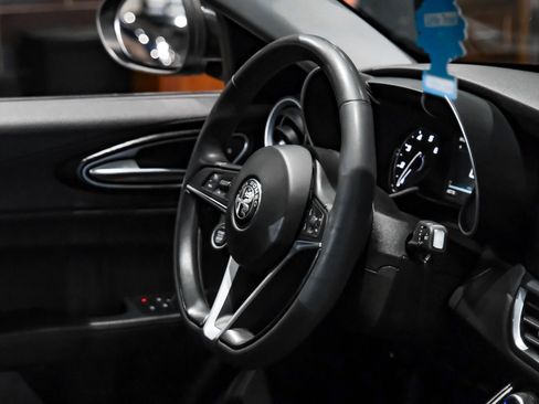 Used 2017 Alfa Romeo Giulia Sprint w/ Cold Weather Package image 16