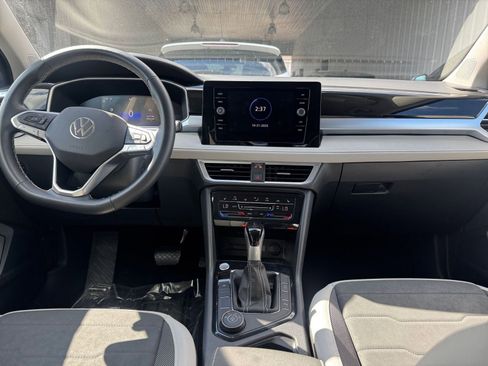 Used 2025 Volkswagen Taos SE image 18