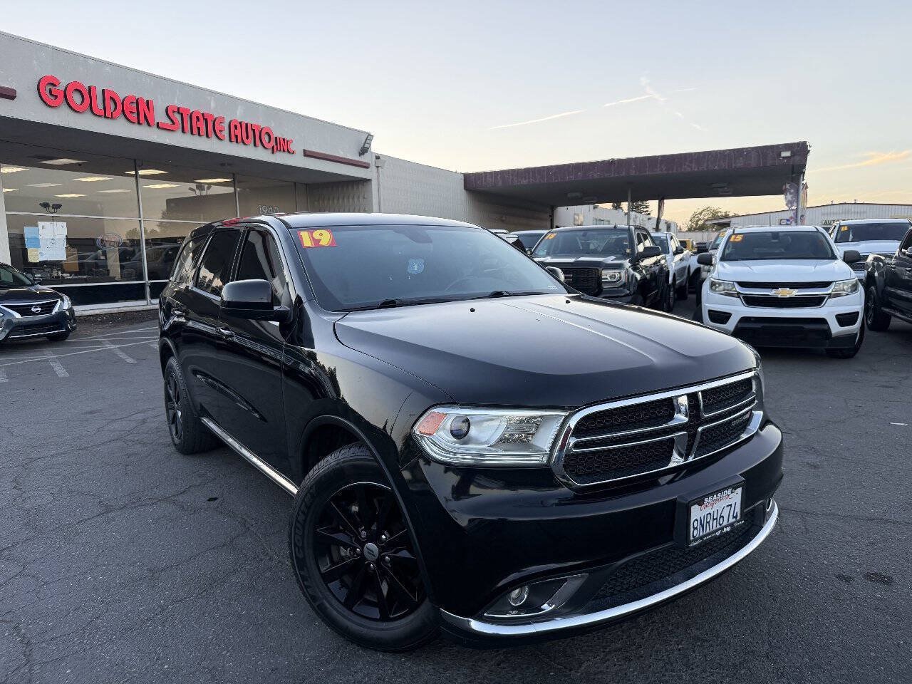 Used 2019 Dodge Durango SXT w/ 3rd Row Seating Group RWD image 1
