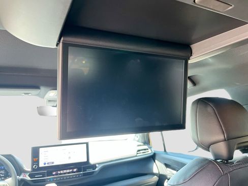 Used 2025 Toyota Sienna Limited FWD image 26