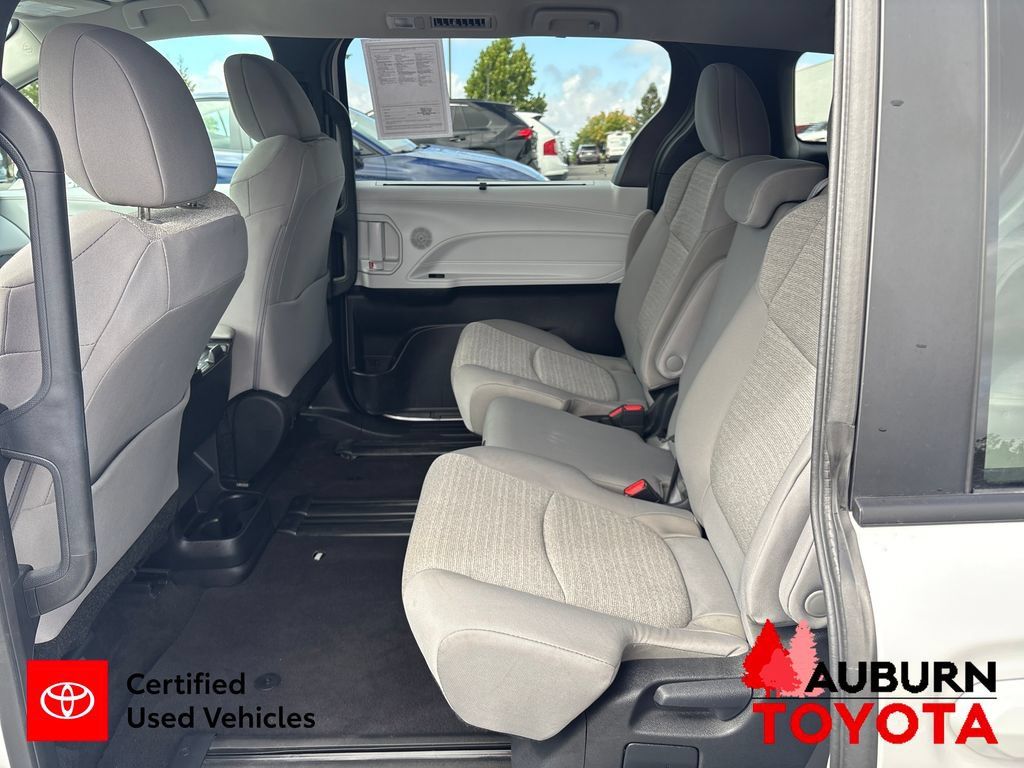 Certified 2025 Toyota Sienna LE FWD image 25