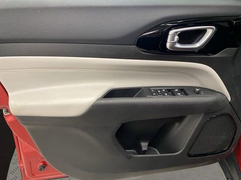 Used 2025 Jeep Compass Limited image 17