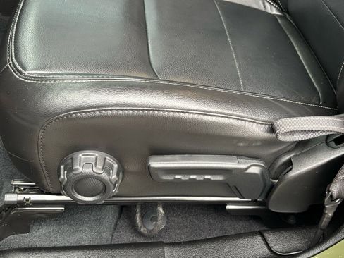 Used 2022 Jeep Wrangler Unlimited Sahara w/ Cold Weather Group image 16