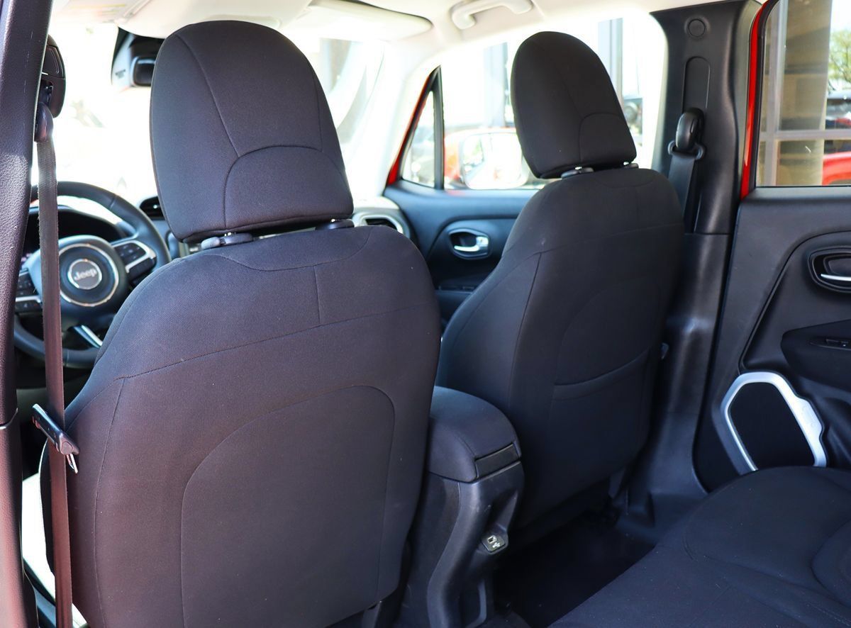 Used 2018 Jeep Renegade Latitude FWD image 31