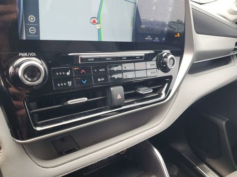 Used 2022 Toyota Highlander Platinum image 25