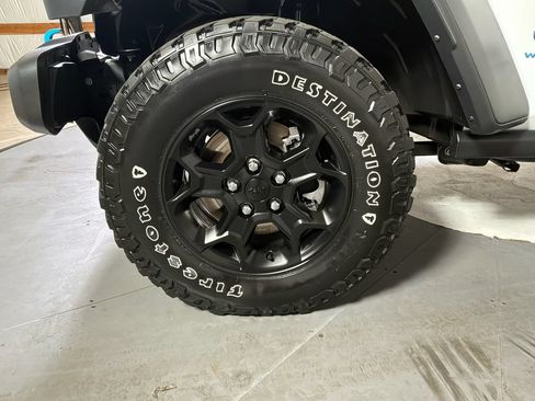 Used 2023 Jeep Wrangler Unlimited w/ Cold Weather Group AWD/4WD image 9