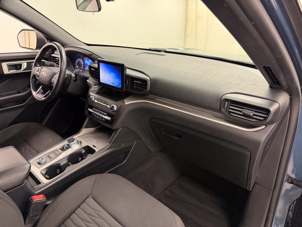 Used 2020 Ford Explorer XLT w/ Comfort Package AWD/4WD image 12