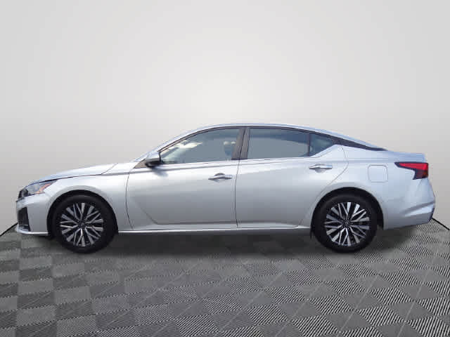 Used 2023 Nissan Altima 2.5 SV FWD image 1