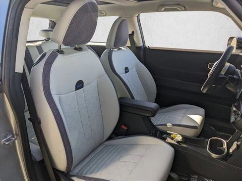 Certified 2025 MINI Cooper 2-Door Hardtop FWD image 19