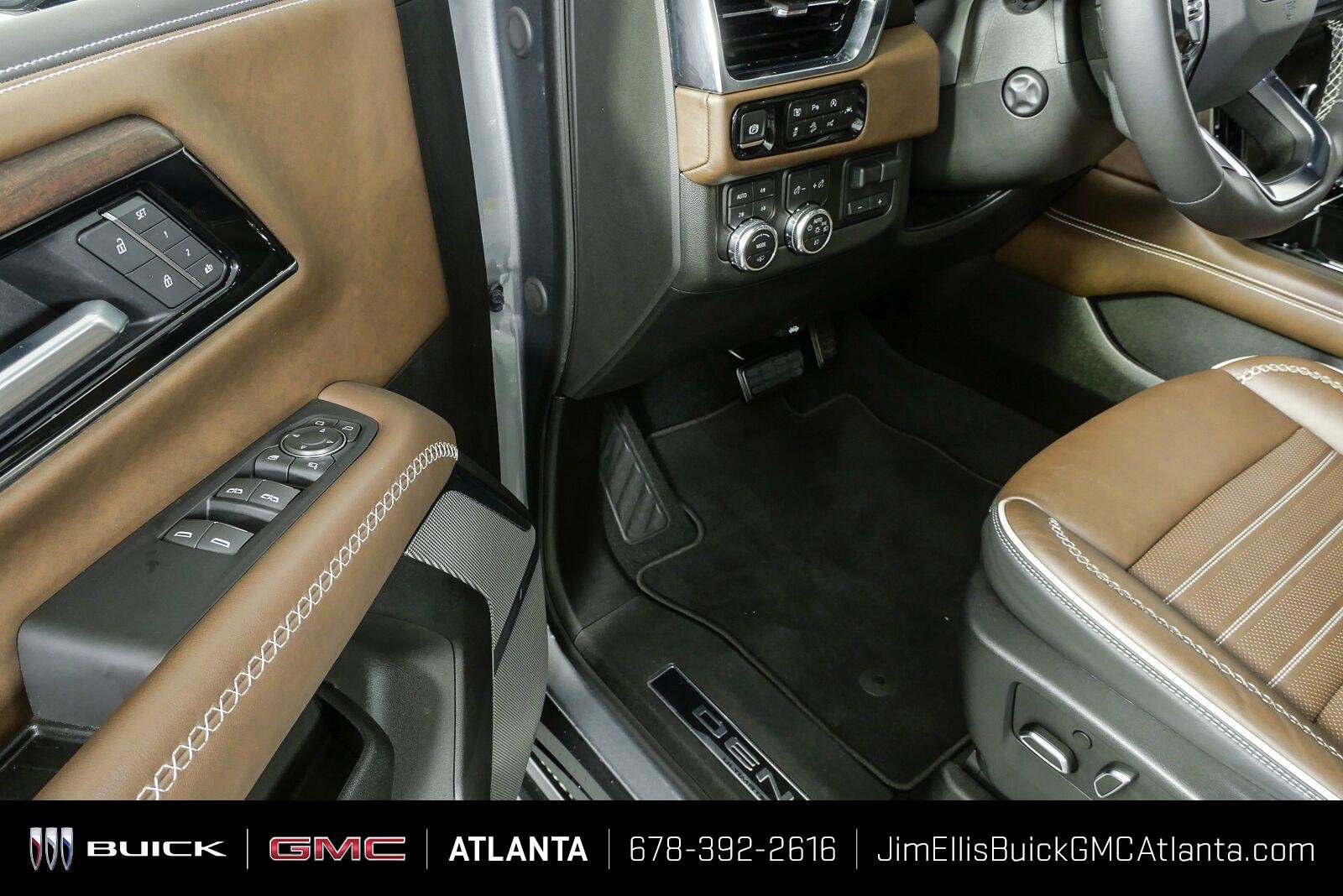 Used 2025 GMC Yukon XL Denali Ultimate w/ LPO, Floor Liner Package AWD/4WD image 9