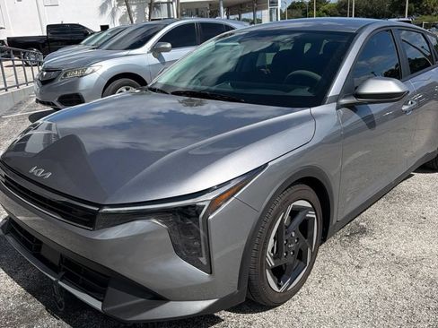 Certified 2025 Kia K4 EX FWD image 3