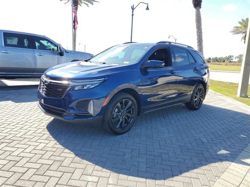 Certified 2022 Chevrolet Equinox RS w/ Infotainment Package image 8