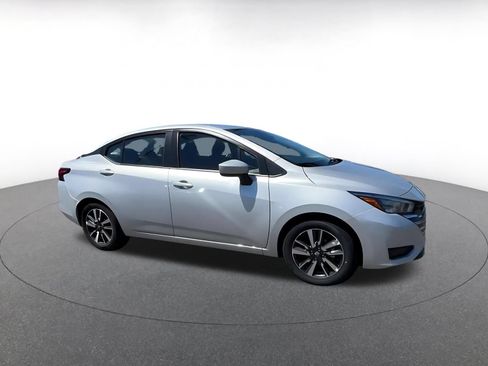 Used 2025 Nissan Versa SV FWD image 2