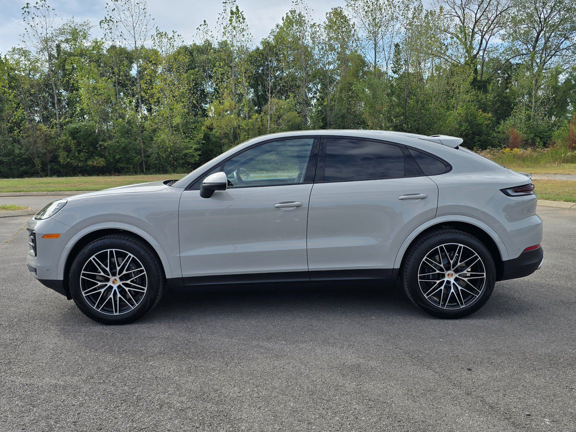 Used 2025 Porsche Cayenne Coupe AWD/4WD image 7