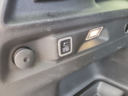 Used 2024 Jeep Grand Cherokee L Limited RWD image 15