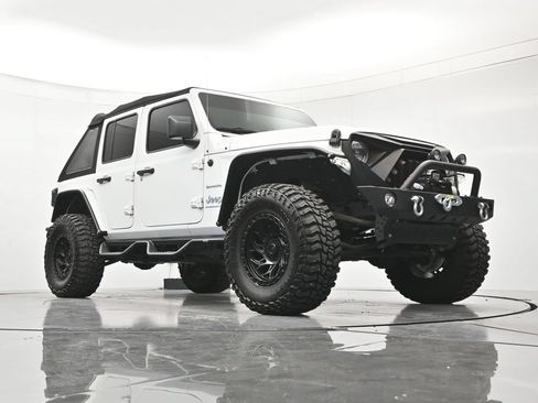 Used 2023 Jeep Wrangler Unlimited Sahara w/ Cold Weather Group AWD/4WD image 39