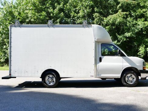 Used 2021 Chevrolet Express 3500 w/ Power Convenience Package RWD image 27