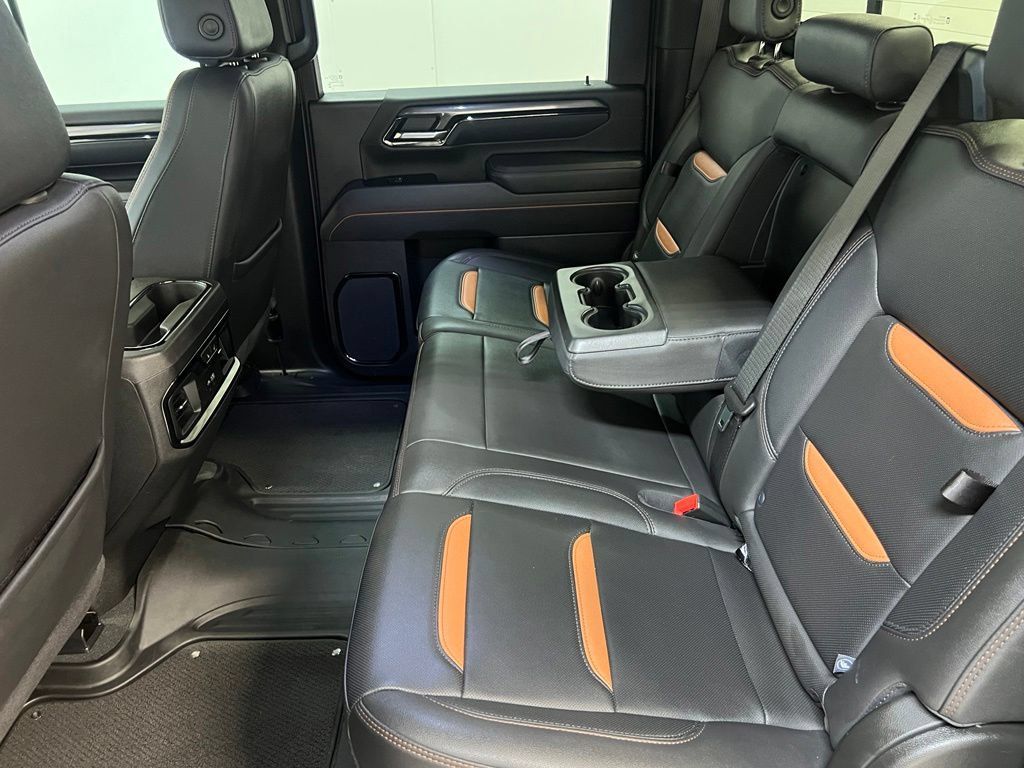 Used 2025 GMC Sierra 2500 AT4 w/ Technology Package AWD/4WD image 30