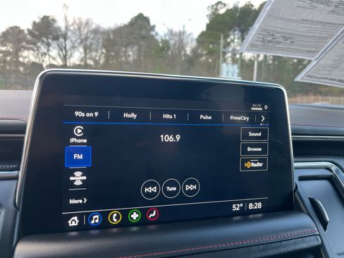 Used 2021 Chevrolet Suburban RST w/ Luxury Package image 28