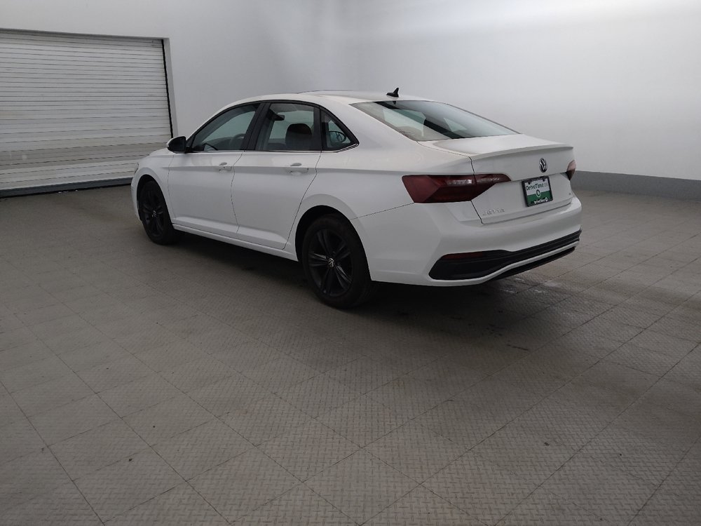 Used 2024 Volkswagen Jetta SE FWD image 3
