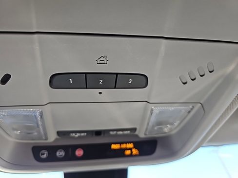 Used 2020 Chevrolet Equinox LT image 22