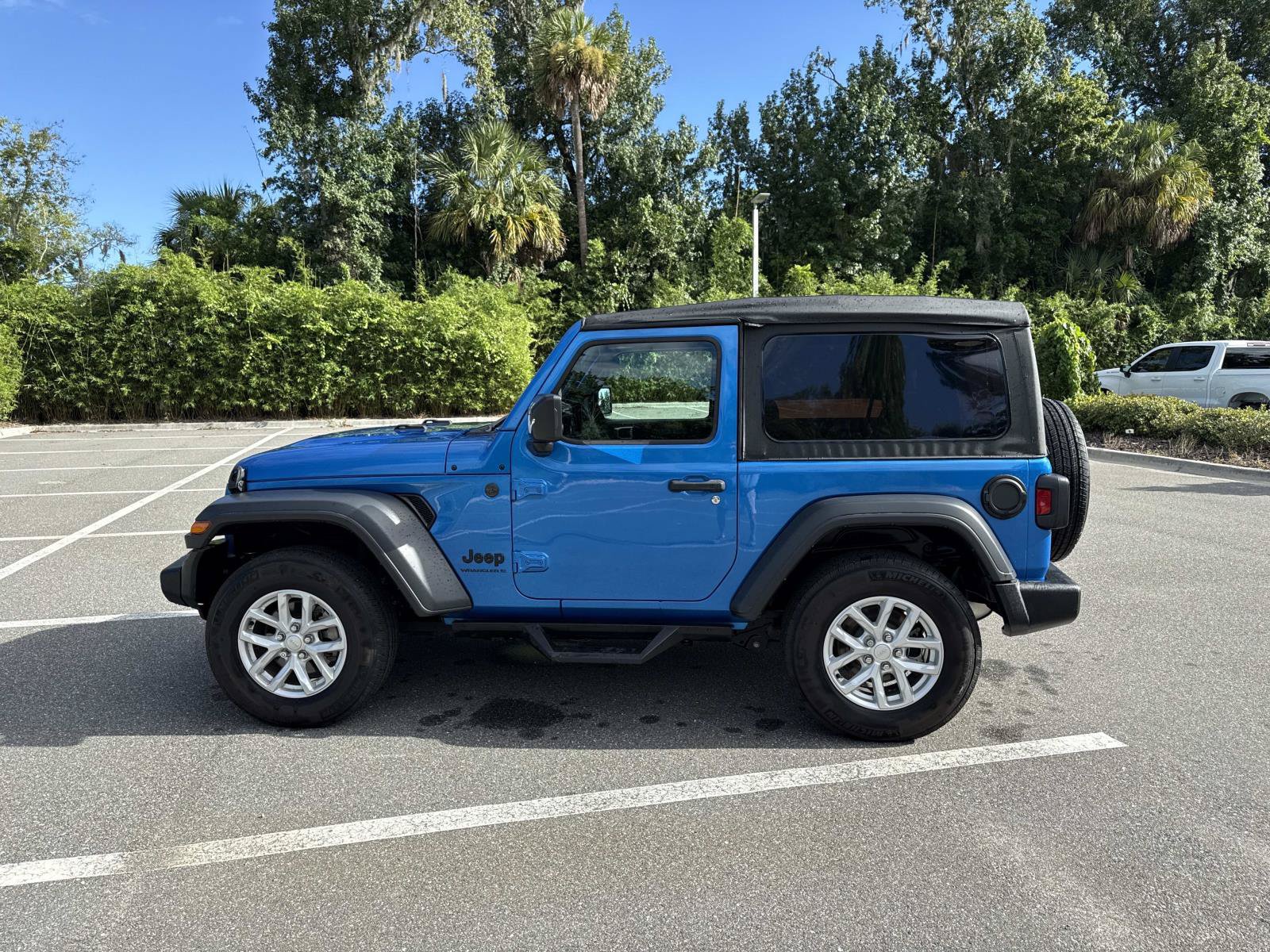 Used 2023 Jeep Wrangler Sport AWD/4WD image 6