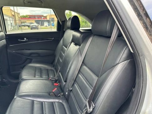 Used 2017 Kia Sorento AWD w/ LX Convenience Package image 16