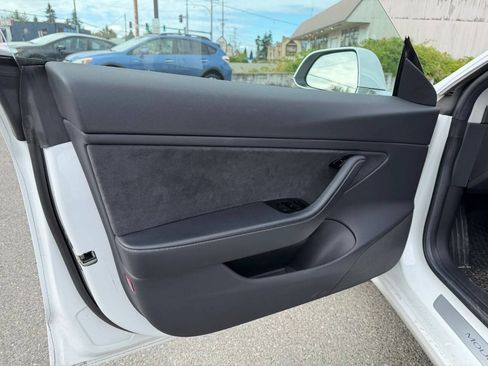 Used 2018 Tesla Model 3 Mid Range RWD image 10