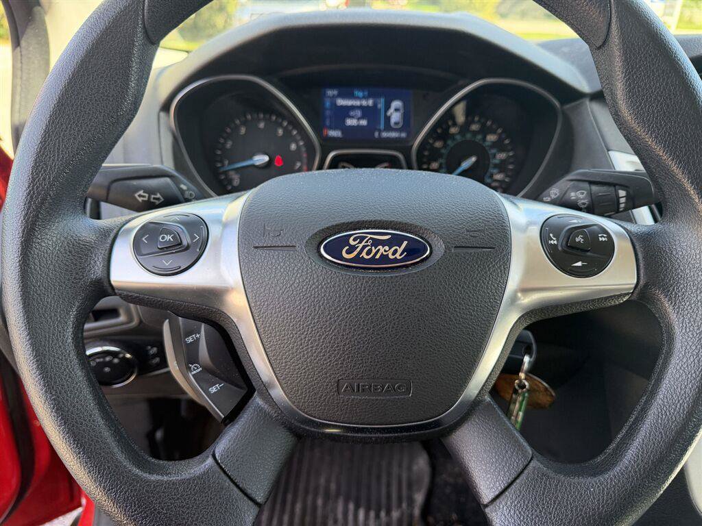 Used 2014 Ford Focus SE w/ SE Winter Package FWD image 14