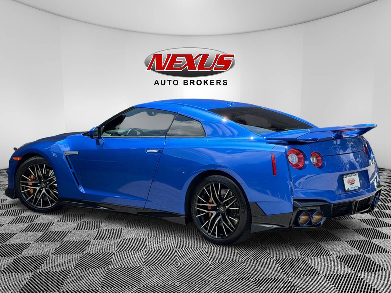 Used 2024 Nissan GT-R Premium w/ Premium Interior Package AWD/4WD image 2