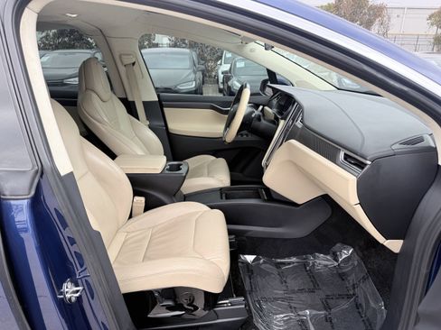 Used 2017 Tesla Model X 75D image 45