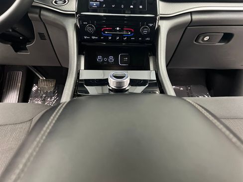 Used 2023 Jeep Grand Cherokee L Laredo image 43