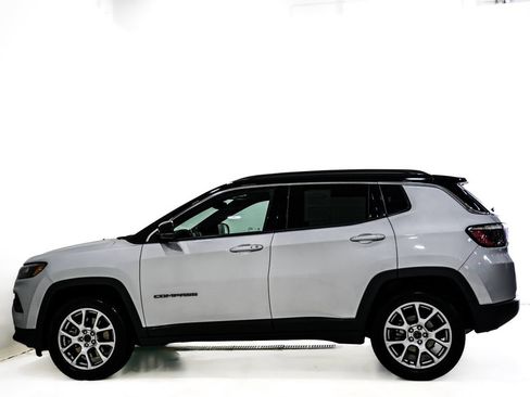 Used 2025 Jeep Compass Limited AWD/4WD image 5