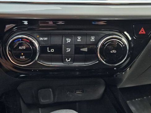 Used 2026 Chevrolet Trax LT FWD image 19