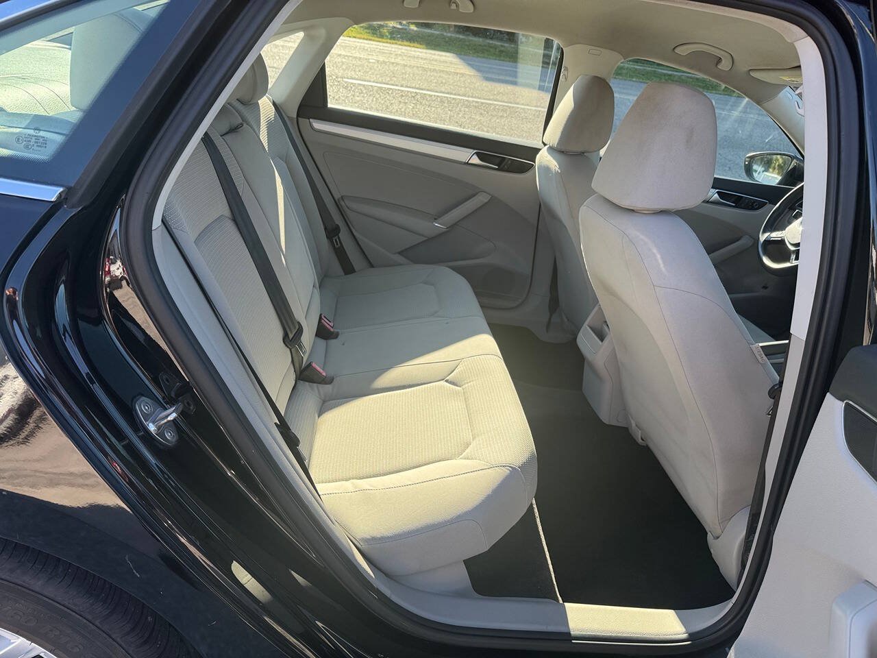 Used 2016 Volkswagen Passat 1.8T S FWD image 16