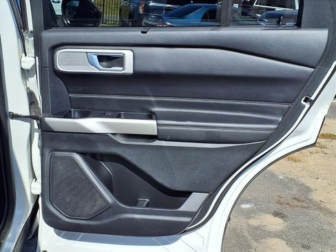 Used 2022 Ford Explorer Limited image 14