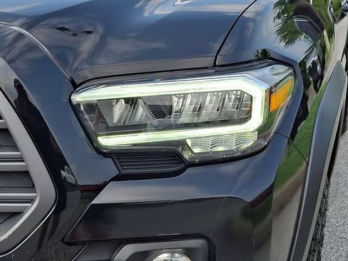 Certified 2022 Toyota Tacoma TRD Off-Road w/ Technology Package AWD/4WD image 9