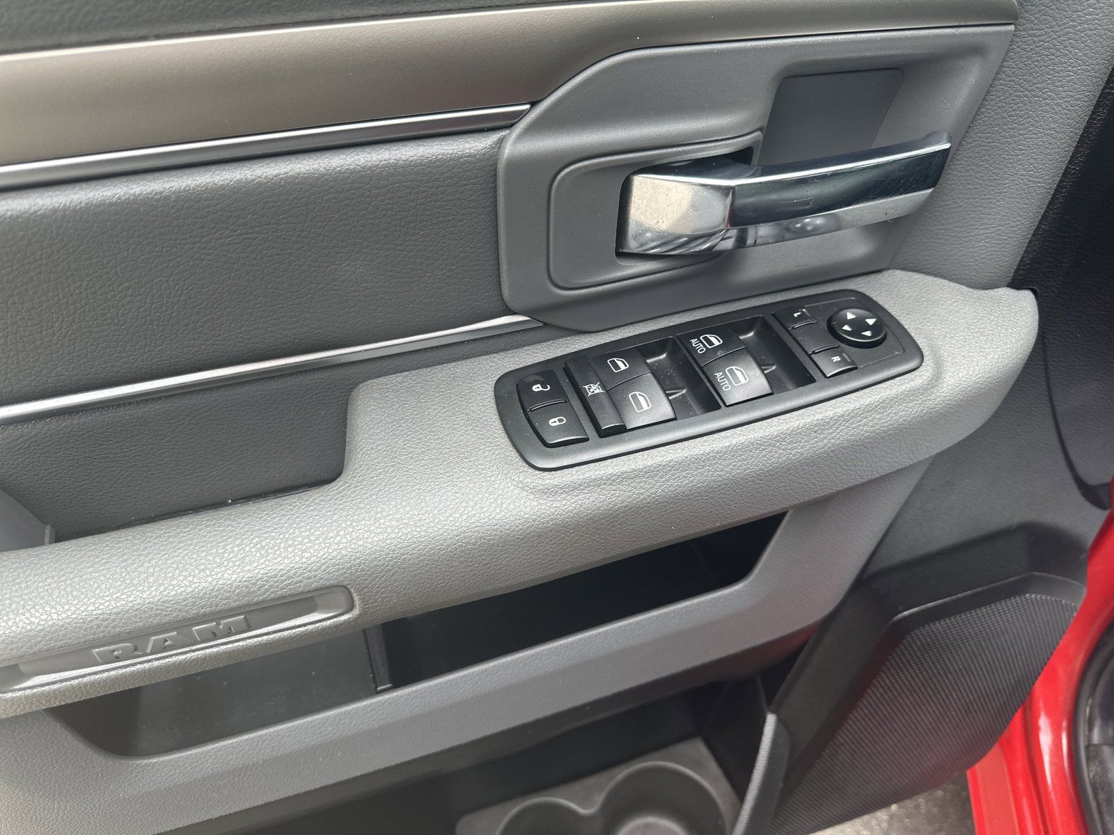 Used 2019 RAM 1500 Classic SLT AWD/4WD image 9