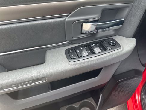 Used 2019 RAM 1500 Classic SLT AWD/4WD image 9