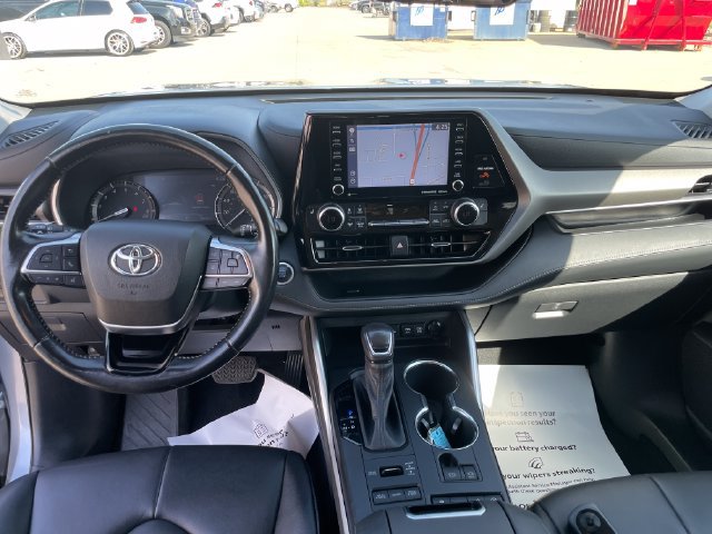 Used 2021 Toyota Highlander XLE AWD/4WD image 22