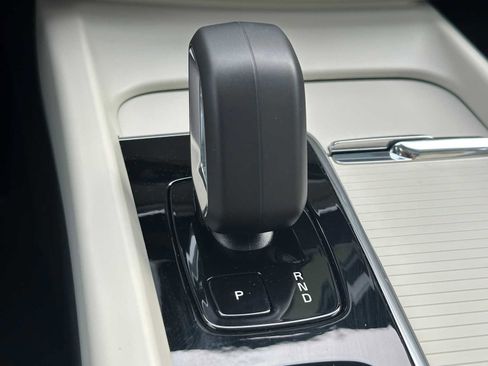 Used 2025 Volvo XC60 B5 Plus w/ Protection Package Premier image 30